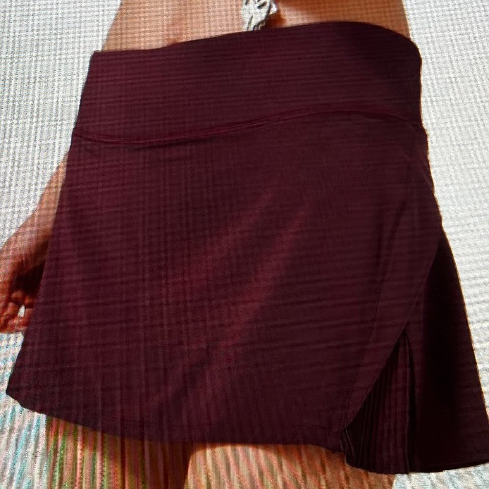 Lululemon Play Off The Pleats Skirt Burgundy Size M (8-10)